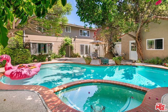 4963 Haskell Avenue, Encino CA: https://media.crmls.org/mediaz/c930d39b-5ce4-4047-a68d-87f5bb38b7e7.jpg