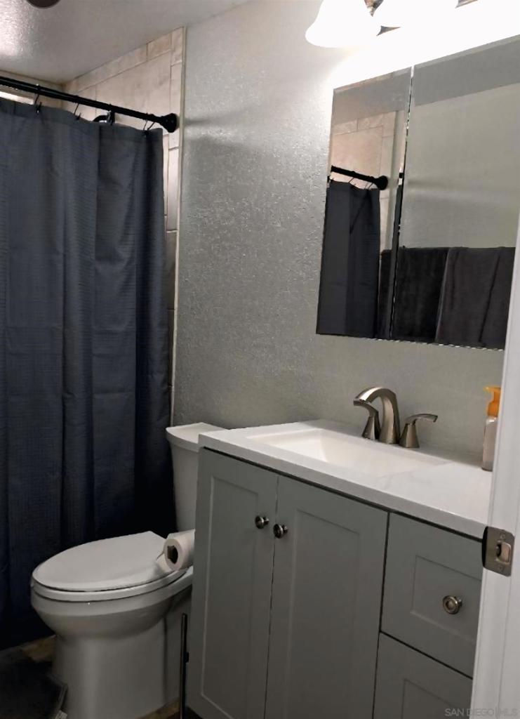 https://media.crmls.org/mediaz/c9316058-d0b4-4216-bf24-1a2f1ff82c6d.jpg?preset=X-Large