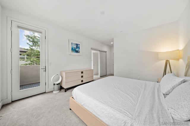 2335 Aperture Circle, San Diego CA: https://media.crmls.org/mediaz/c931adfd-6cfc-444b-aec3-62a236ef5d98.jpg