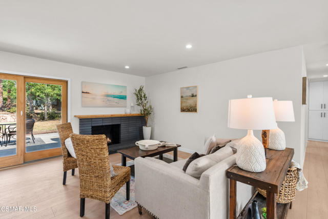 3167 Waco Avenue, Simi Valley CA: https://media.crmls.org/mediaz/c931f48e-57ea-4dd9-bba6-41c2a767b302.jpg