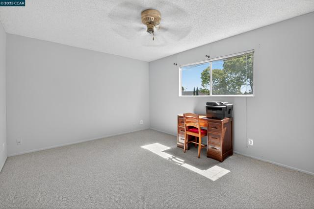 2173 Madrone Dr, Fairfield CA: https://media.crmls.org/mediaz/c932010c-1a19-4c2f-9847-5e2d7c9a4a0e.jpg