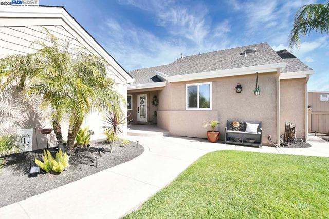 1864 Dune Point Way, Discovery Bay CA: https://media.crmls.org/mediaz/c93237f3-531c-4f03-abf7-cd73f7e1865e.jpg