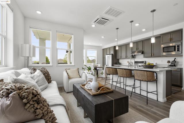 2818 Fifth Street, Alameda CA: https://media.crmls.org/mediaz/c9336a9c-0d12-497c-8281-f16af0afaf38.jpg
