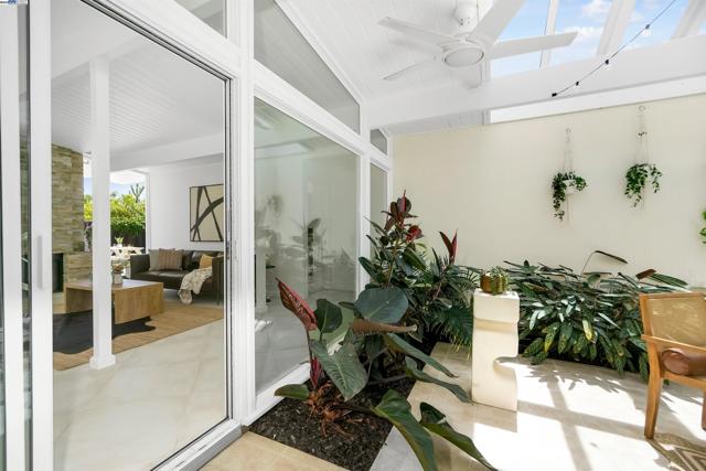 5893 Highwood Rd, Castro Valley CA: https://media.crmls.org/mediaz/c933cfdc-6221-47d6-9de3-4ff293411ecd.jpg
