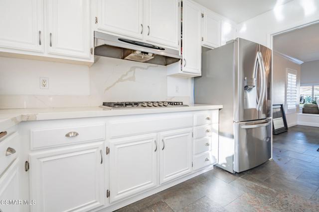 4615 Pepper Mill Street, Moorpark CA: https://media.crmls.org/mediaz/c933f919-60ea-4b35-a718-2e55e2b969b2.jpg