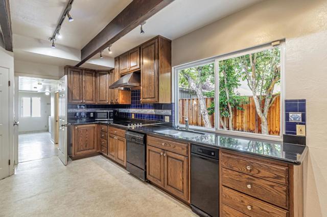 2331 Carmel Drive, Palo Alto CA: https://media.crmls.org/mediaz/c93490f3-5596-4a4a-a799-e2050d61da94.jpg