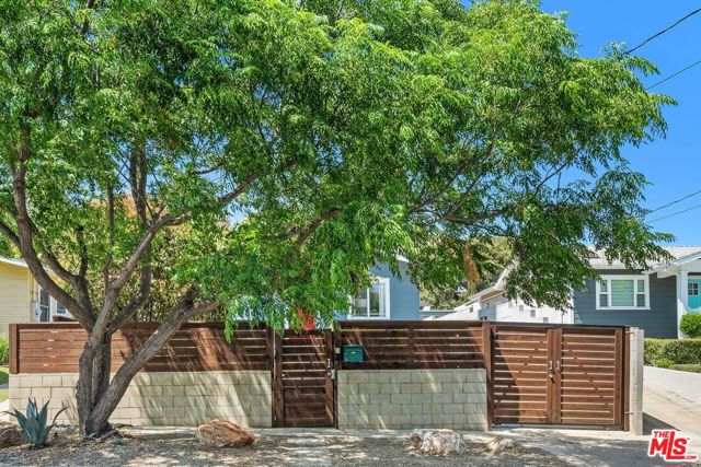 4139 Camero Avenue, Los Angeles CA: https://media.crmls.org/mediaz/c934c247-d6fc-480f-b049-0caae37ee012.jpg