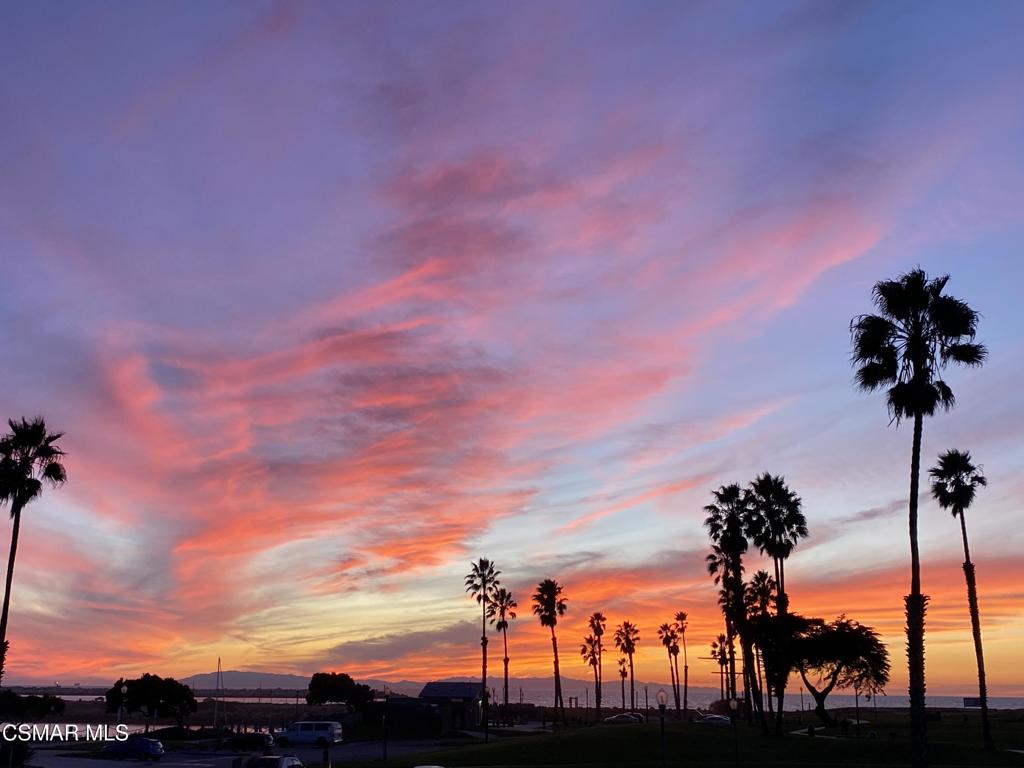 https://media.crmls.org/mediaz/c9356a55-97cb-4f9a-ad18-233fc28ab7df.jpg?preset=X-Large