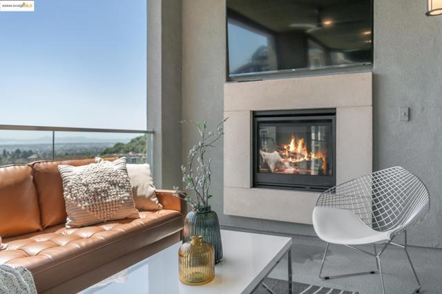 6757 Skyview Dr, Oakland CA: https://media.crmls.org/mediaz/c935748c-c78e-47bb-bff1-41fe208b4409.jpg