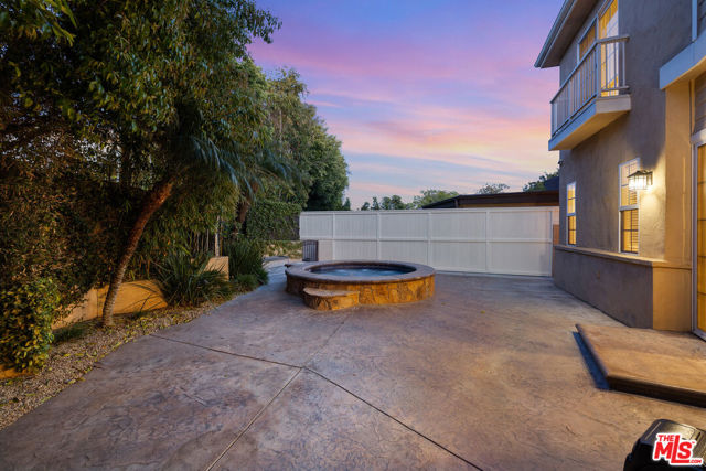 7412 Denrock Avenue, Los Angeles CA: https://media.crmls.org/mediaz/c935e197-7328-473d-8485-2936e219e705.jpg