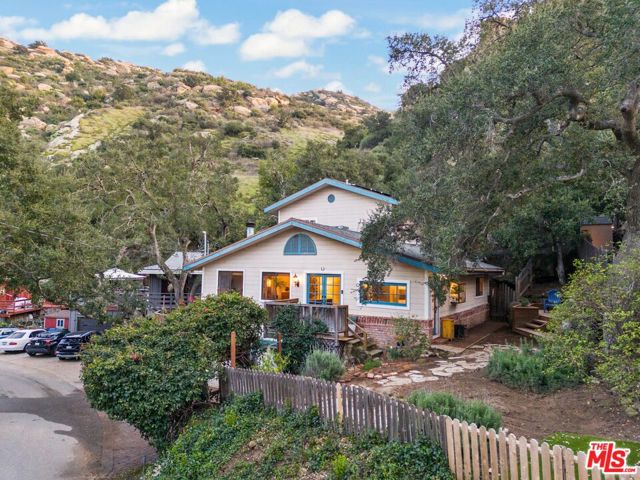 1083 Katherine Road photo 3