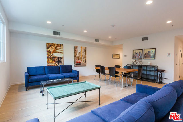 4240 Laurel Canyon Boulevard, Studio City CA: https://media.crmls.org/mediaz/c9371a9f-261e-4db1-9c73-4aad5d0bd86a.jpg