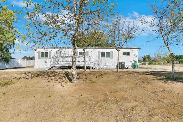 41955 Altanos Road, Temecula CA: https://media.crmls.org/mediaz/c9379be7-348a-435a-b5d5-5f078b3b7b99.jpg