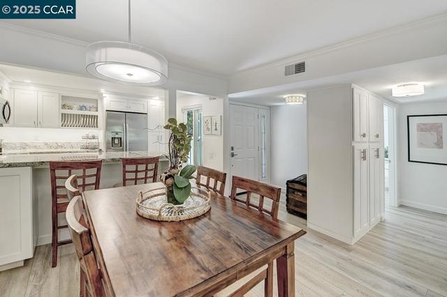 2017 Oakmont Way, Walnut Creek CA: https://media.crmls.org/mediaz/c938bedd-9587-4117-b7b6-659de74b5ffe.jpg