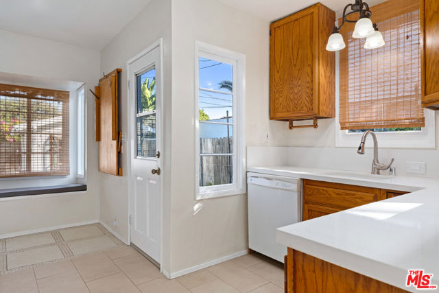 912 Victoria Avenue photo 12