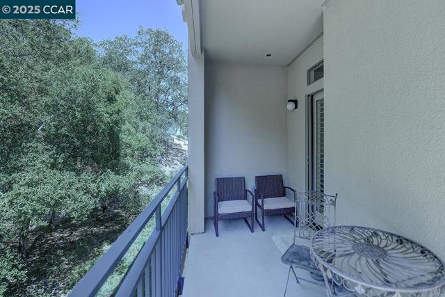 5920 Horsemans Canyon Dr, Walnut Creek CA: https://media.crmls.org/mediaz/c9391b01-496c-4680-acd7-5fddef0d4bdf.jpg