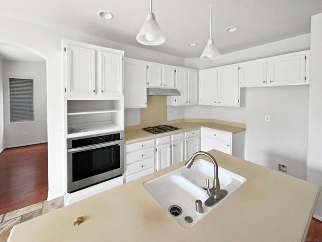 1393 Misty Ridge Pl, Chula Vista CA: https://media.crmls.org/mediaz/c939d65d-f819-4612-9754-a4ce84fdb1ed.jpg