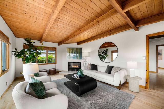 855 San Ramon Avenue, Moss Beach CA: https://media.crmls.org/mediaz/c93a390c-cc80-40a2-b0a5-bce29ce469bb.jpg