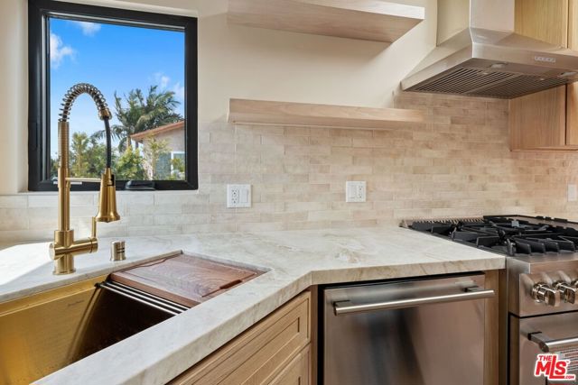 4718 Gaviota Avenue, Long Beach CA: https://media.crmls.org/mediaz/c93c457f-a702-4437-83f8-b286f1a4e785.jpg