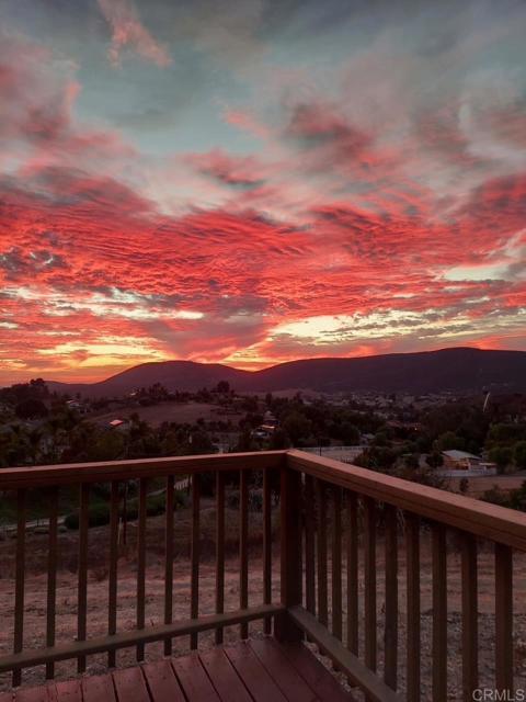 1320 RICHLAND RD, San Marcos CA: https://media.crmls.org/mediaz/c93c52fe-6bf2-4ca4-b091-856b1f98a594.jpg