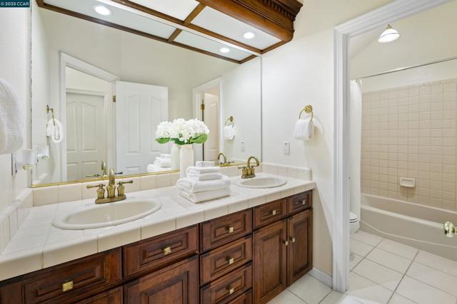 4405 Deer Ridge Rd, Danville CA: https://media.crmls.org/mediaz/c93c8142-11cb-4f2a-9cfb-0f4009f840eb.jpg