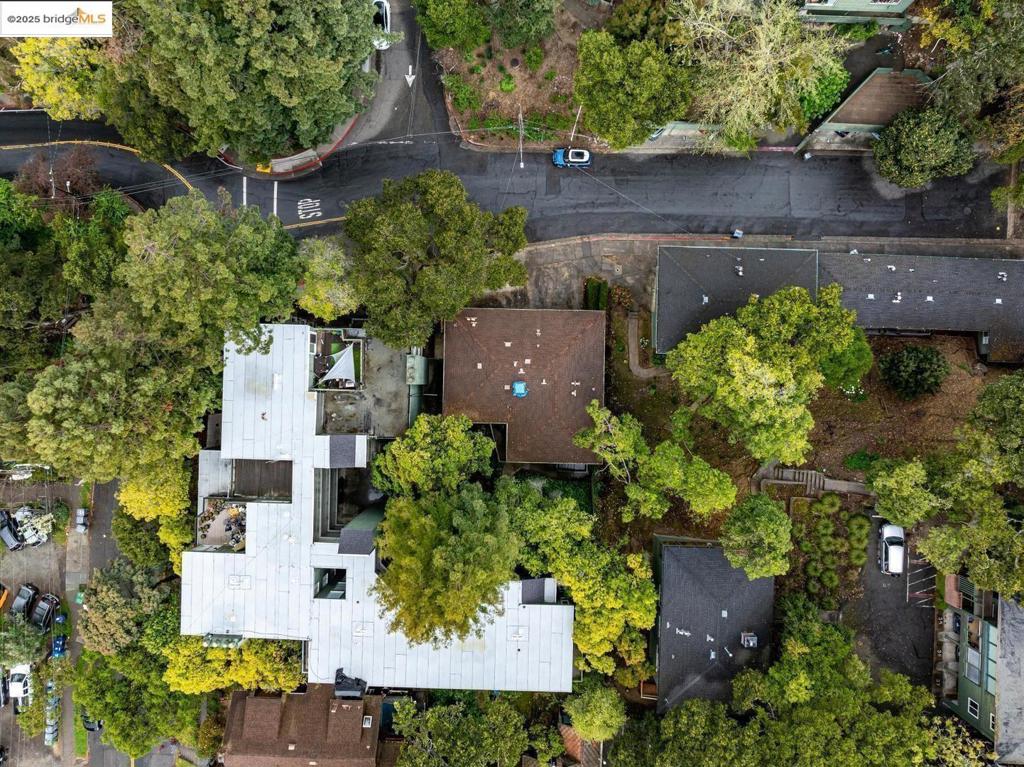 https://media.crmls.org/mediaz/c93c8c92-f869-4967-b9a2-119dc5273e8f.jpg?preset=X-Large