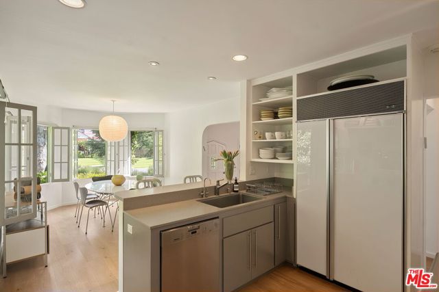 440 19th Street, Santa Monica CA: https://media.crmls.org/mediaz/c93d37e4-0d36-4e4f-9f1a-9da27696c5e3.jpg