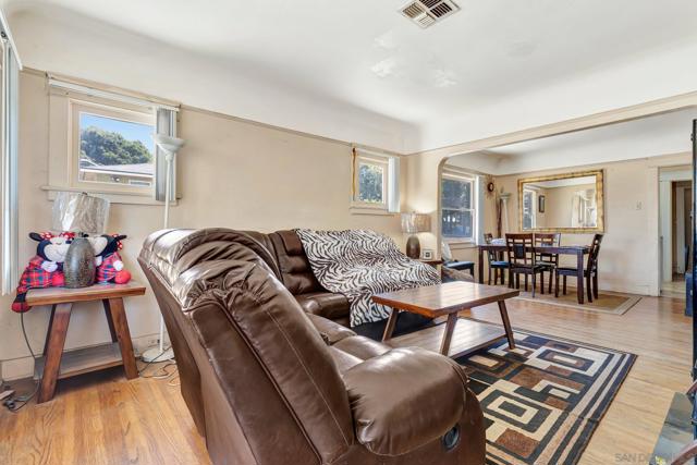 9065 67 Lemon St, Spring Valley CA: https://media.crmls.org/mediaz/c93d7d4c-84b4-483f-8133-a9d8a8d396a2.jpg