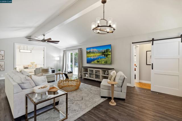5104 Alhambra Valley Rd, Martinez CA: https://media.crmls.org/mediaz/c93daa31-e0a8-4b5d-8f31-cdf9ed25d74d.jpg