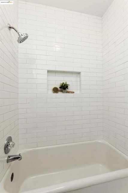 3945 Randolph Ave, Oakland CA: https://media.crmls.org/mediaz/c93de766-7628-42d5-a22c-8c72e1582812.jpg