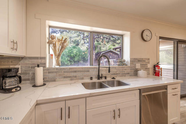 Detail Gallery Image 13 of 24 For 851 Pine Knot Ave, Big Bear Lake,  CA 92315 - 3 Beds | 2 Baths