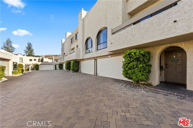 4227 Freedom Drive, Calabasas CA: https://media.crmls.org/mediaz/c93f0650-a4d2-420c-b80c-c83f777e1582.jpg