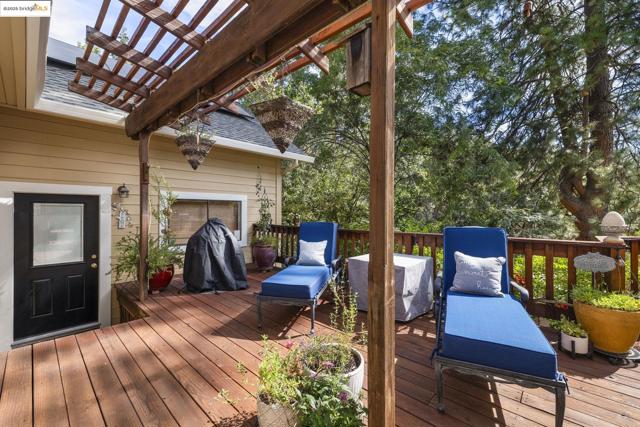 20581 Gerber Rd, Tuolumne CA: https://media.crmls.org/mediaz/c93f2074-68b4-4f1f-8201-2c4de696afa9.jpg