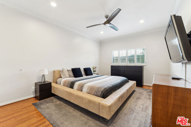 11737 Darlington Avenue, Los Angeles CA: https://media.crmls.org/mediaz/c93f26fb-054e-49e0-929c-9c18135192fc.jpg