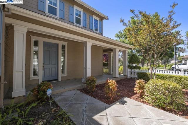 670 W Privado Way, Mountain House CA: https://media.crmls.org/mediaz/c93f2b06-23c5-4778-aad2-eccfb4f773e9.jpg