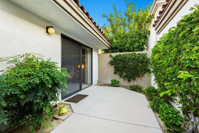 54808 Inverness Way, La Quinta CA: https://media.crmls.org/mediaz/c93f705c-a04b-4996-a1c7-6582c68886e0.jpg