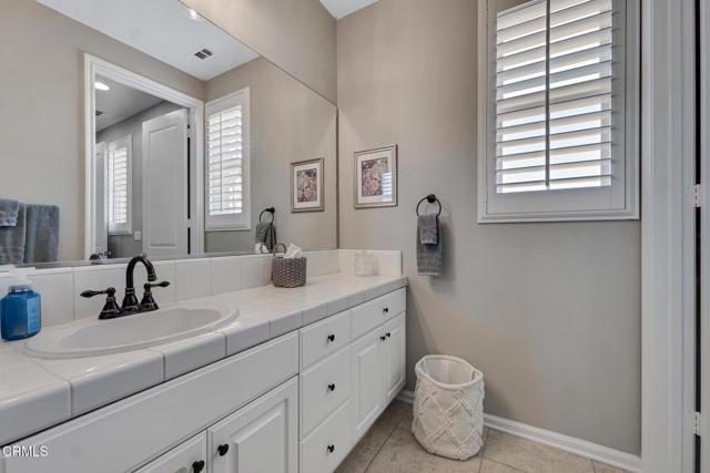 20752 Veneto Way, Porter Ranch CA: https://media.crmls.org/mediaz/c93f8708-1f8e-43e1-afac-3e83f986ad33.jpg