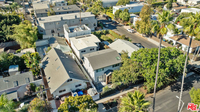 705 6th Avenue, Venice CA: https://media.crmls.org/mediaz/c94001fe-bd02-41d7-ab6c-57c28c6a4268.jpg