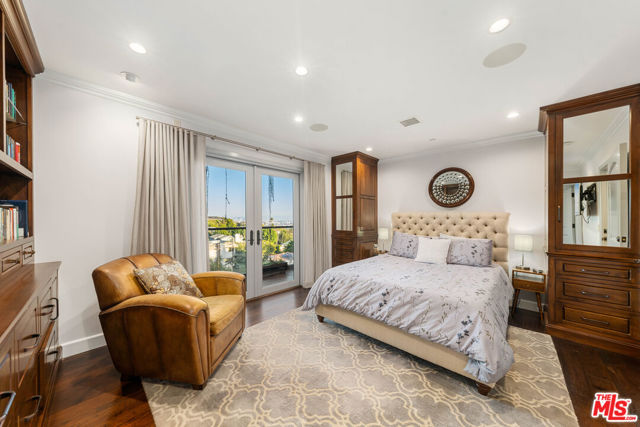 1380 Summitridge Place, Beverly Hills CA: https://media.crmls.org/mediaz/c9400f34-a77f-47d4-8906-9510729da8b8.jpg