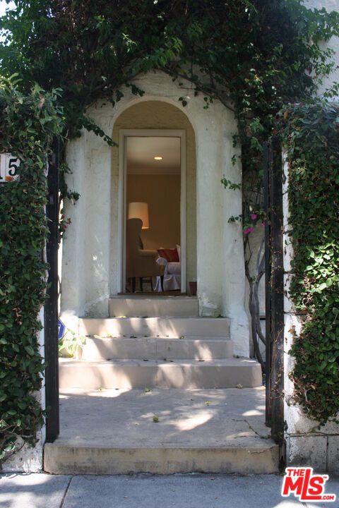 8715 Sherwood Drive