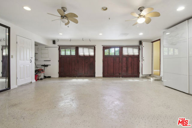 5527 Columbus Avenue, Sherman Oaks CA: https://media.crmls.org/mediaz/c940b82d-2a48-4dfe-b6d0-14f04abe76f5.jpg