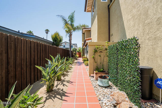 5114 Marlin Way, Oxnard CA: https://media.crmls.org/mediaz/c940c8b0-6802-40a9-88dc-dd22b58085a4.jpg