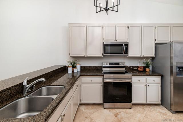 Image 18 of 51 For 17922 Avenida Cordillera  258