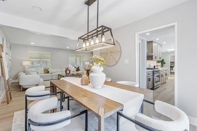 2531 Willowren Way, Pleasanton CA: https://media.crmls.org/mediaz/c941a30b-cf27-4e3e-83be-40a8ad58174a.jpg