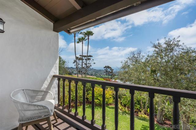 7316 Encelia Dr., La Jolla CA: https://media.crmls.org/mediaz/c9421264-0628-4210-b8a7-508c63aab662.jpg