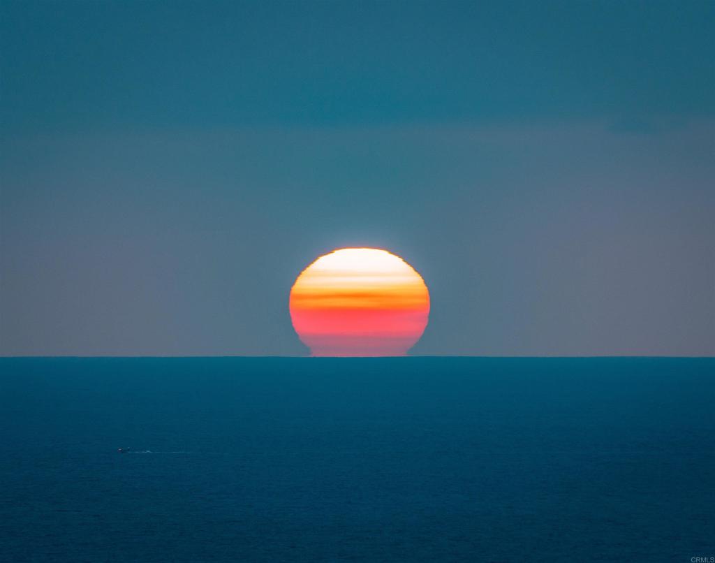 https://media.crmls.org/mediaz/c942b873-f438-4ee6-96b2-cafc90a068f3.jpg?preset=X-Large
