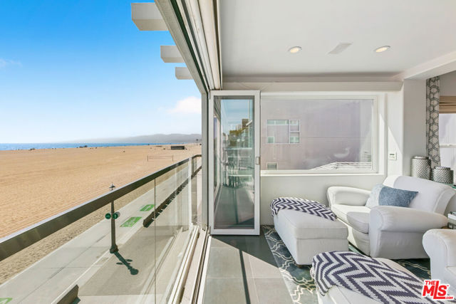 1341 Palisades Beach Road, Santa Monica CA: https://media.crmls.org/mediaz/c9434490-7c87-43c9-9e0e-6126154ef7d3.jpg