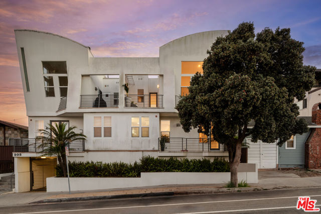 502 Rosecrans Avenue, Manhattan Beach, California 90266, 2 Bedrooms Bedrooms, ,2 BathroomsBathrooms,Residential,For Sale,Rosecrans,26828137