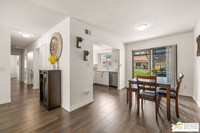 75190 Via Manzano, Palm Desert CA: https://media.crmls.org/mediaz/c943b55d-5dfc-47f8-af77-e77c5a28cafb.jpg