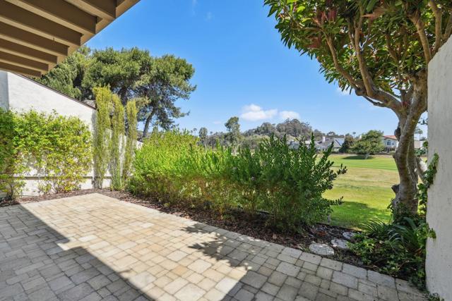 211 Via Osuna, Rancho Santa Fe CA: https://media.crmls.org/mediaz/c943f1dc-c1e7-44cb-b189-cd2551c0f63e.jpg